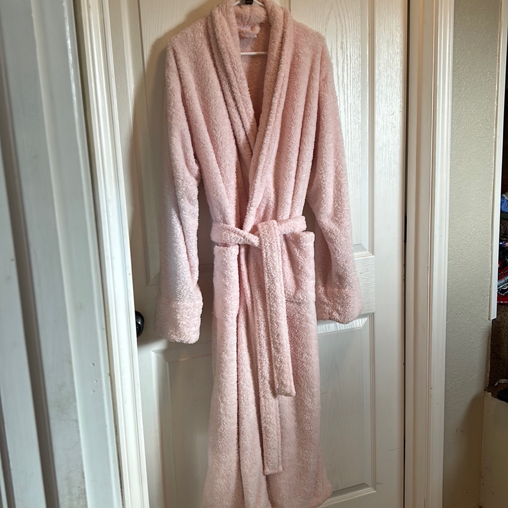 Bath and Body Works fluffy pink robe